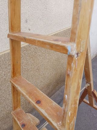 Escalera vintage de madera