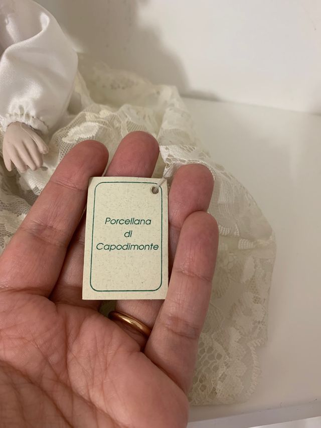 Bambola in porcellana