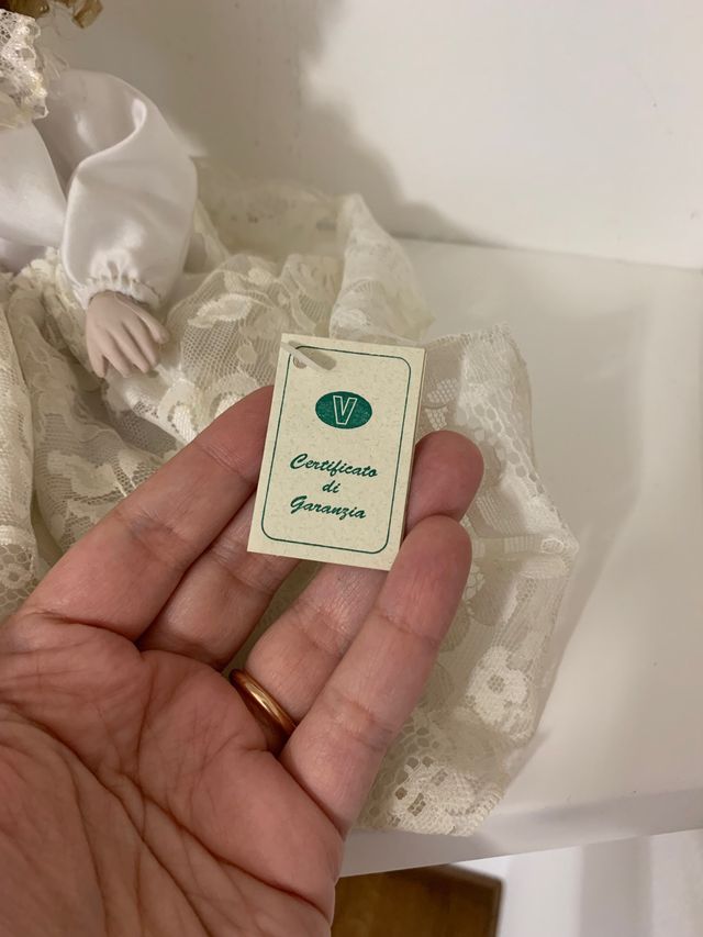 Bambola in porcellana