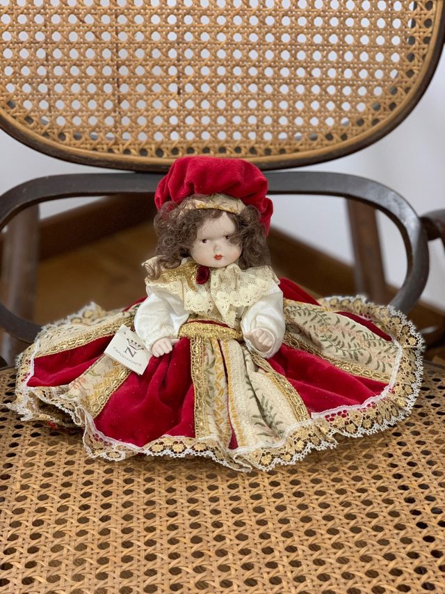 Bambola in porcellana