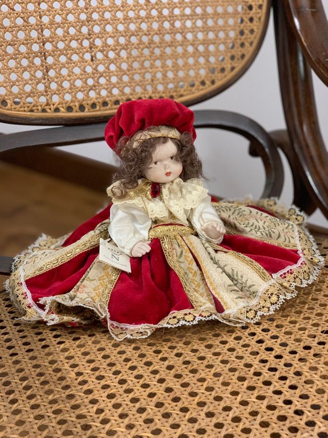 Bambola in porcellana