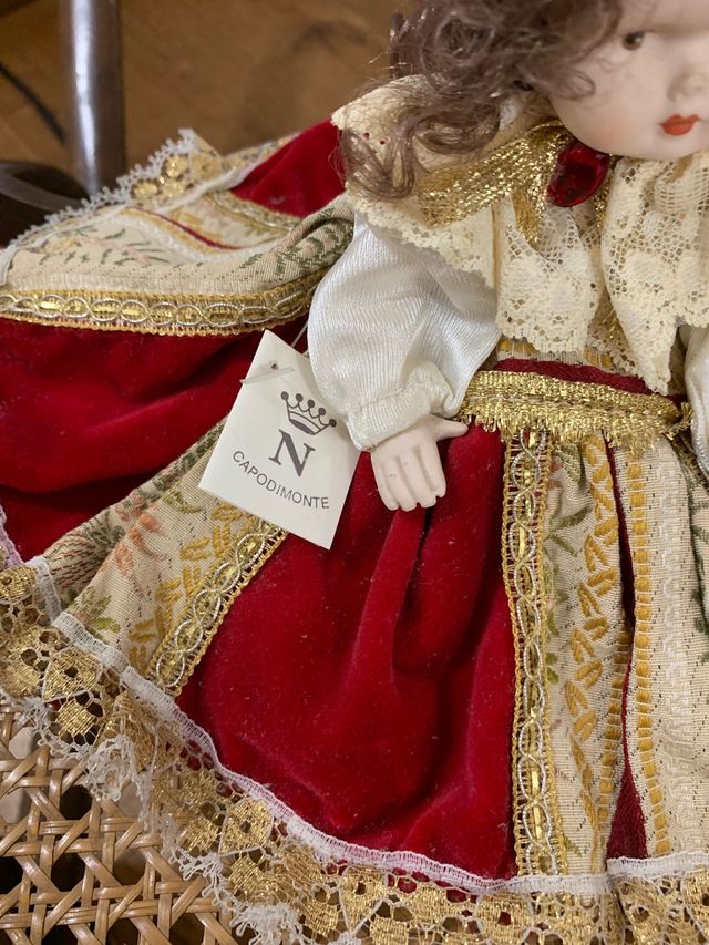 Bambola in porcellana