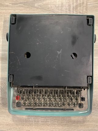 Máquina de escribir Olivetti lettera 32
