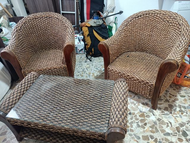 Conjunto sofá butacones y mesa de platanera