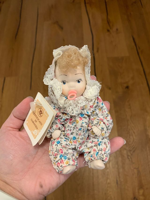 Bambola in porcellana