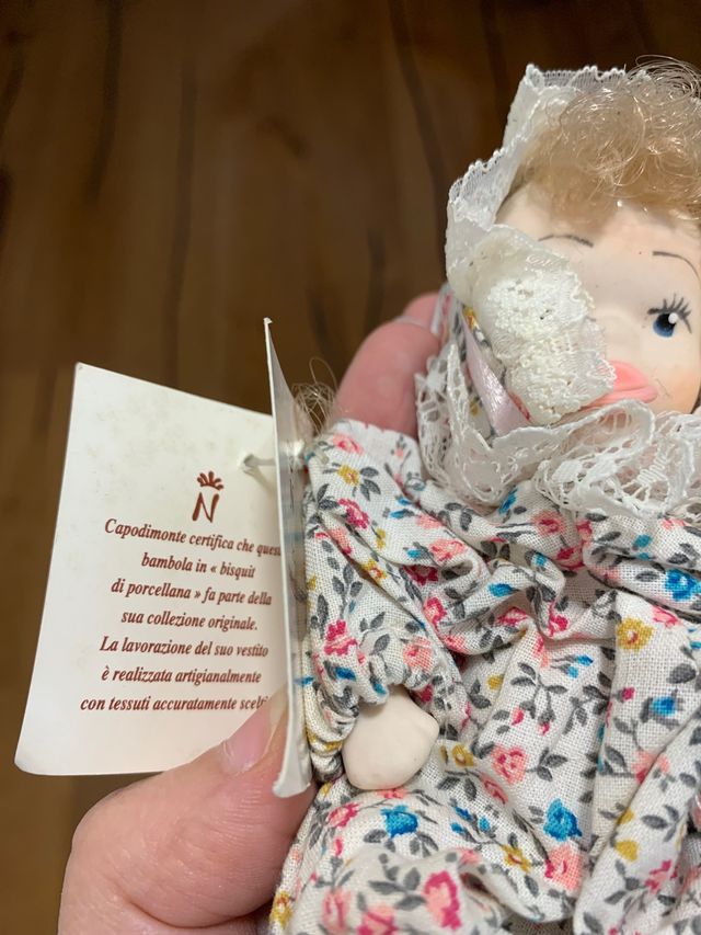 Bambola in porcellana