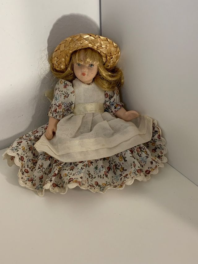 Bambola in porcellana