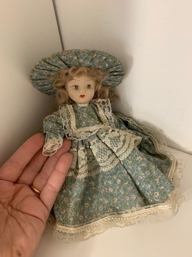 Bambola in porcellana