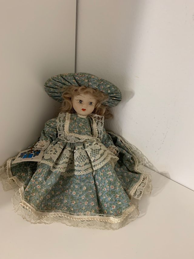 Bambola in porcellana