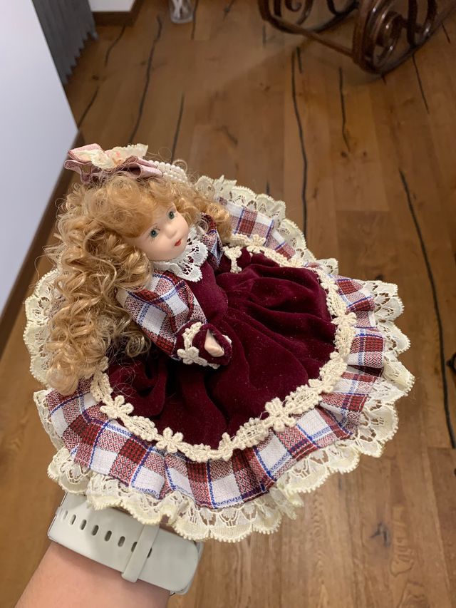 Bambola in porcellana