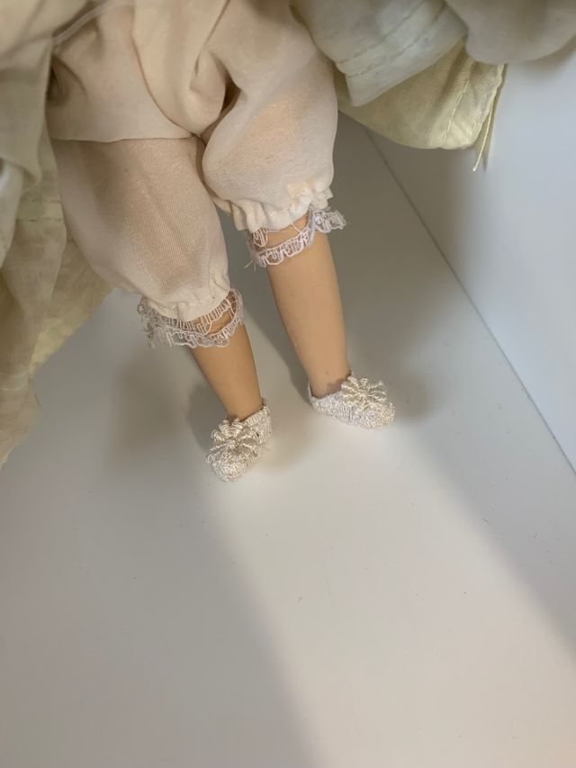 Bambola in porcellana