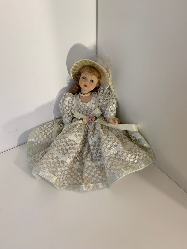 Bambola in porcellana