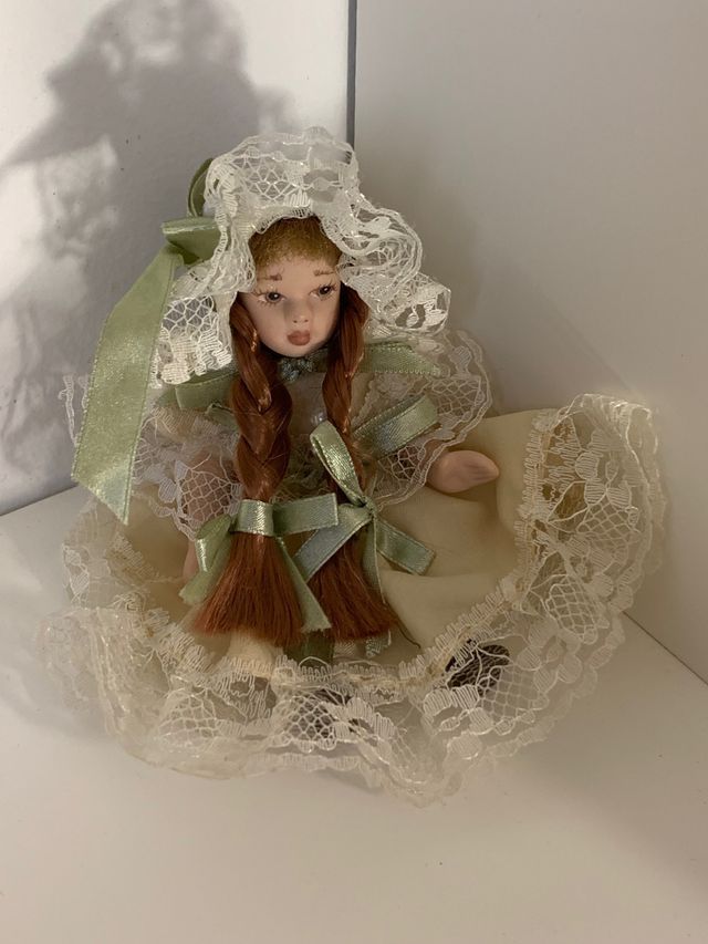 Bambola in porcellana