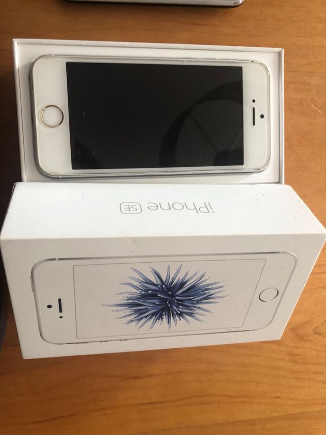 Iphone SE antiguo, no funciona, para piezas