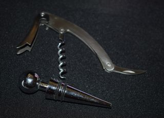 Conjunto saca rolhas tripla função e tampa dupla