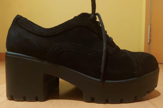 Zapatos negros de ante sintético