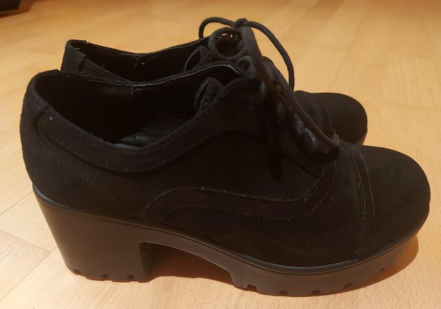 Zapatos negros de ante sintético