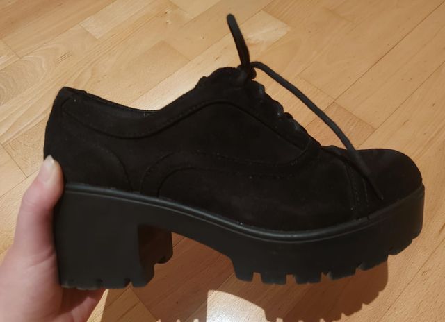 Zapatos negros de ante sintético