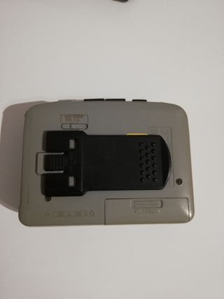 Lote 2 walkman marcas Aiwa y Sony antiguos.