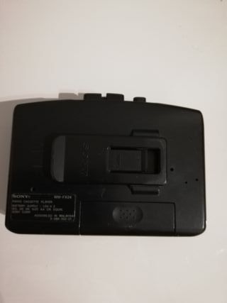 Lote 2 walkman marcas Aiwa y Sony antiguos.