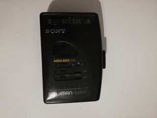 Lote 2 walkman marcas Aiwa y Sony antiguos.