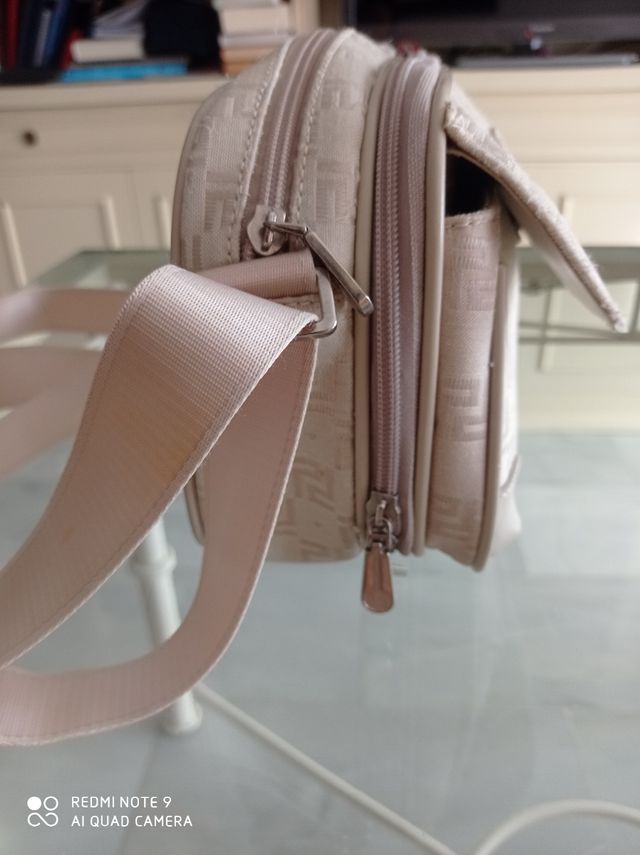 Bolso color crema