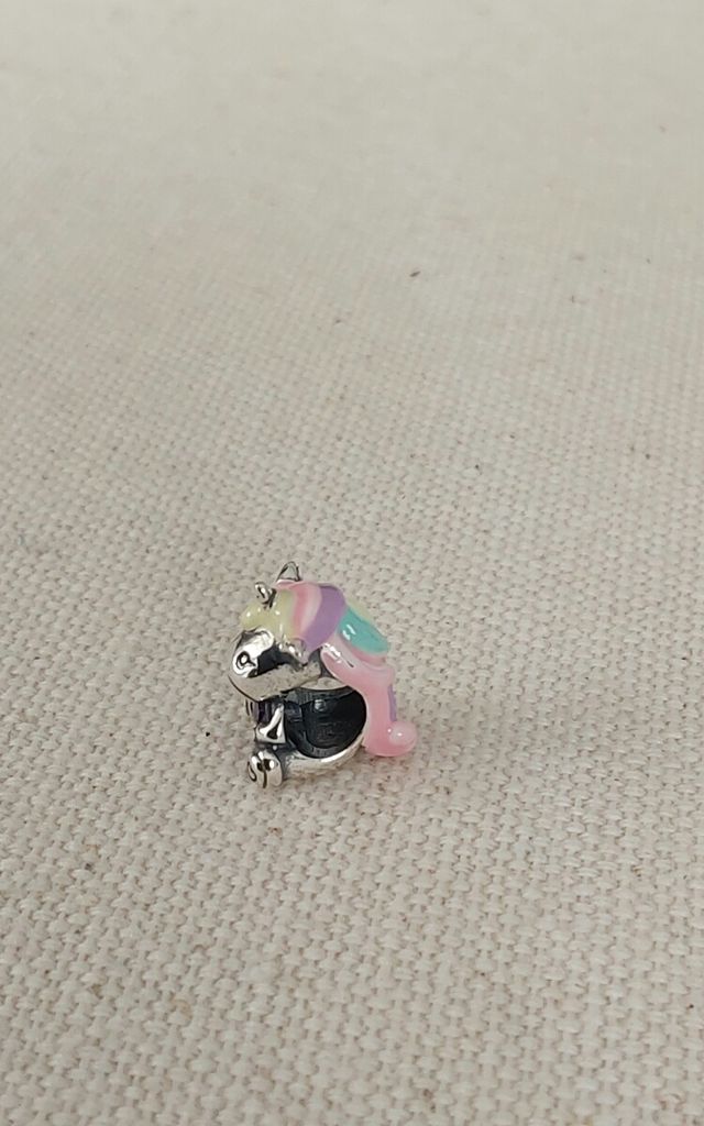 Charm unicornio esmaltado
