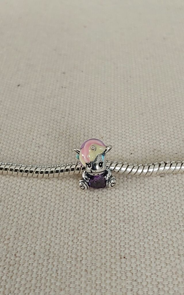 Charm unicornio esmaltado