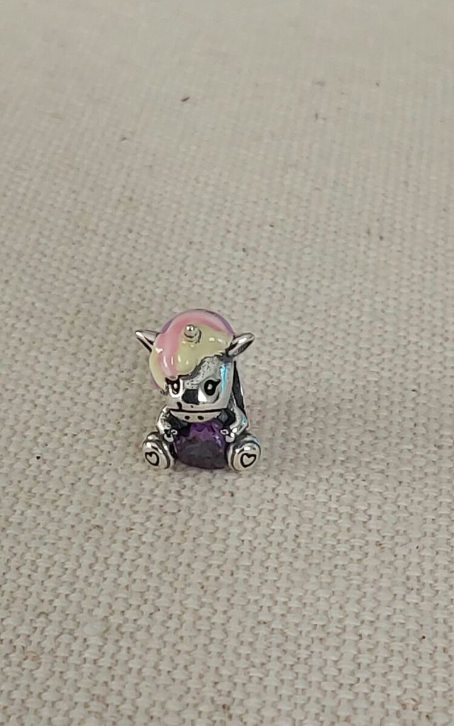 Charm unicornio esmaltado