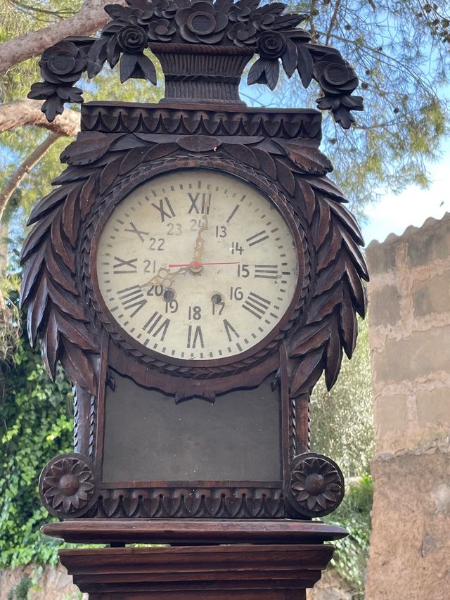 reloj de pie de madera 