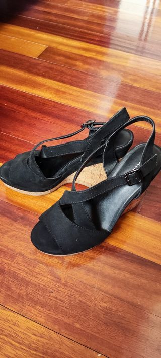 Sandalia negra de tacón Número 37