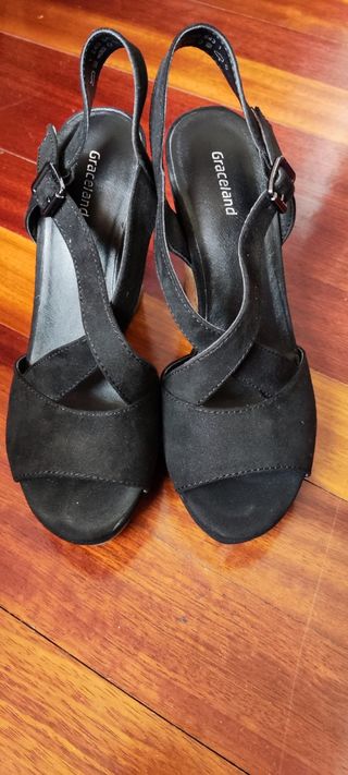Sandalia negra de tacón Número 37