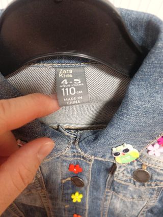 cazadora vaquera niña ZARA. talla 4-5