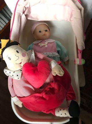 Lote  2 muñecos con capazo.Uno Ikea