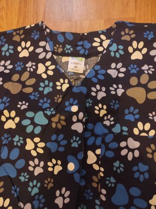 Casaca pijama azul veterinaria huellas 