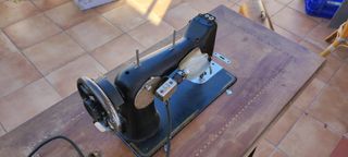 Máquina de coser marca Corona