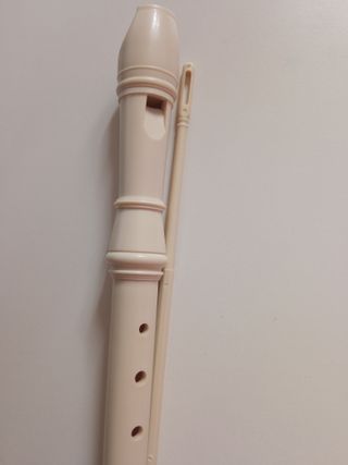 Flauta color marfil con funda