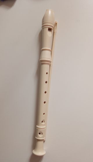 Flauta color marfil con funda