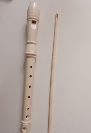 Flauta color marfil con funda