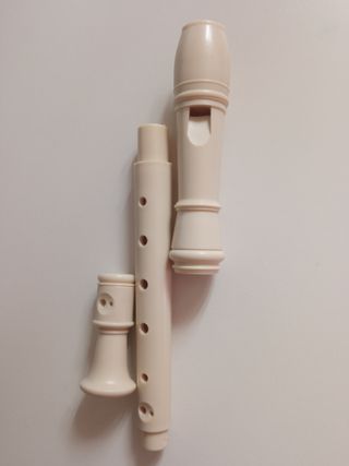 Flauta color marfil con funda