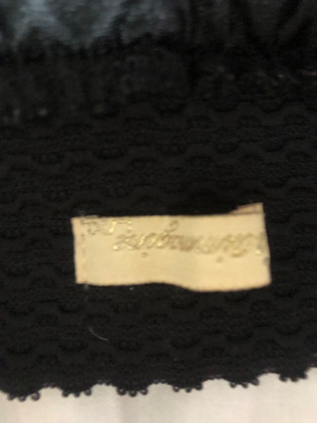 Pantalón negro ancho plisado largo