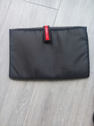 Bolso negro para carro SkipHop