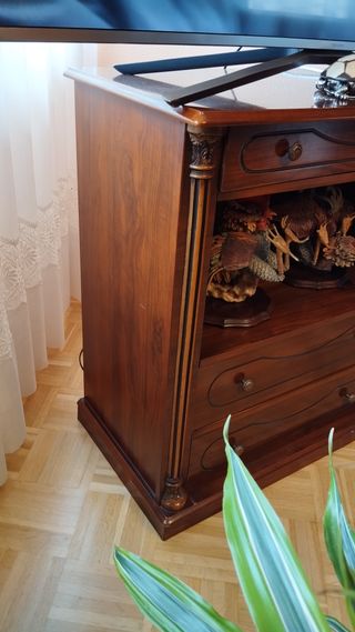 MESA DE MADERA CON CAJONES PARA TV.. ETC.........