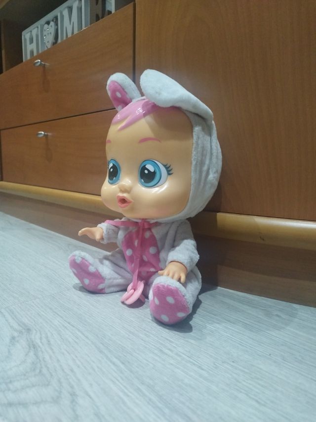 muñeca bebé llorona conejita