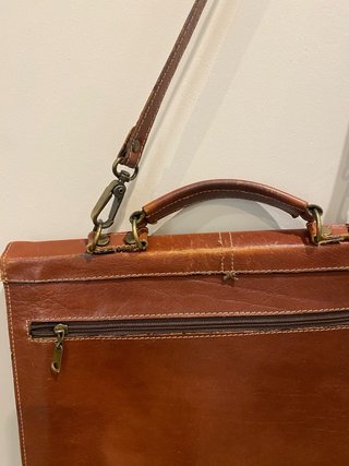 cartera de documentos en piel con bandolera