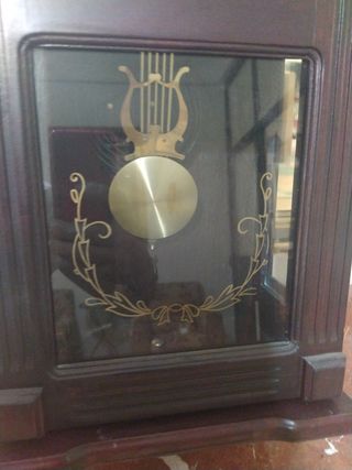 Reloj de cuerda con pendulo
