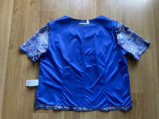 Camisa top satinado manga corta estampado T.50
