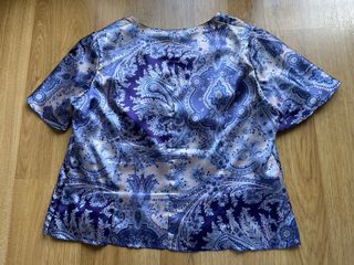 Camisa top satinado manga corta estampado T.50