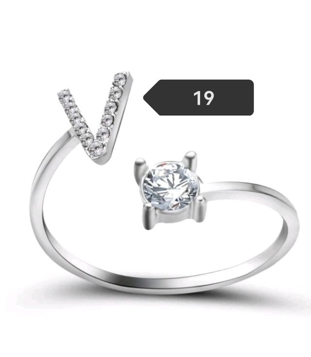Anello con lettera V