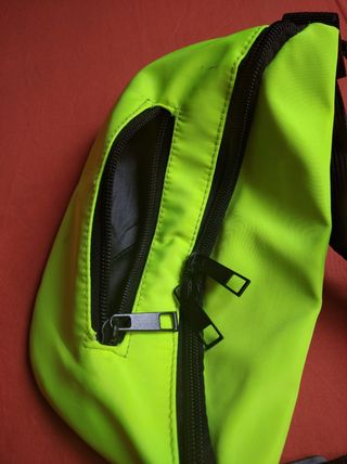 RIÑONERA UNISEX DEPORTE VERDE FLUOR 2 CREMALLERAS